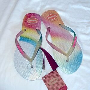 Havaianas-"Beige" Flip-Flops. Brand New w Tags. size 5/6